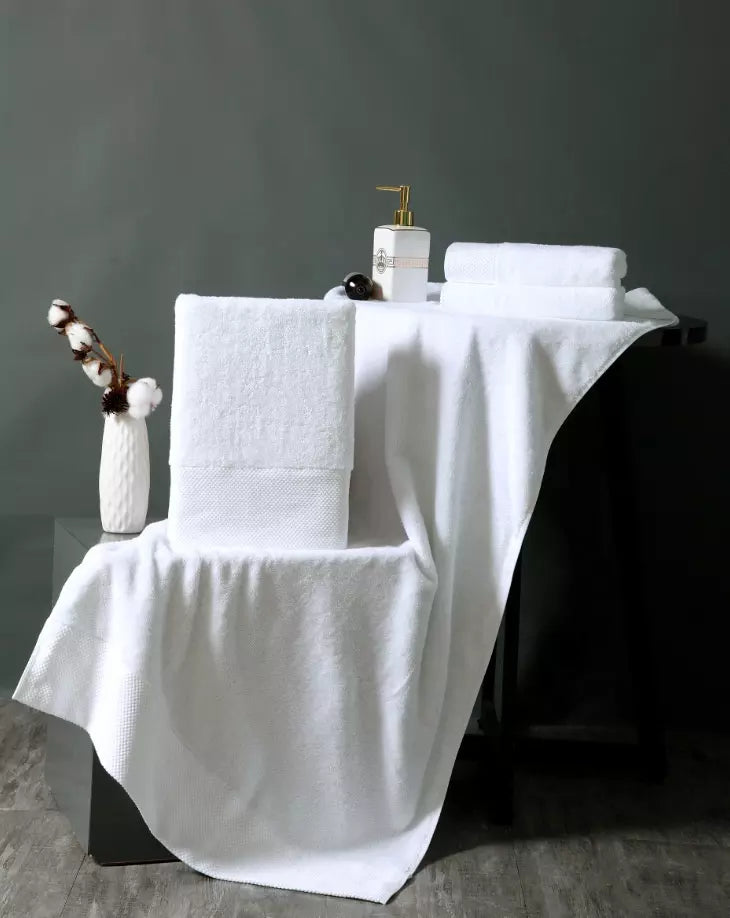 American Comfort Luxury White Bath Towels - 27.5" x 55" (15 lbs / dozen) - American Comfort
